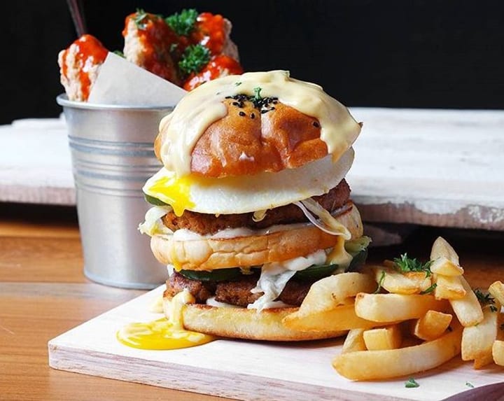 Spageti Pesto Chicken Grilled dan Double Burger @The Cortado Binus Syahdan : #KitaUlas