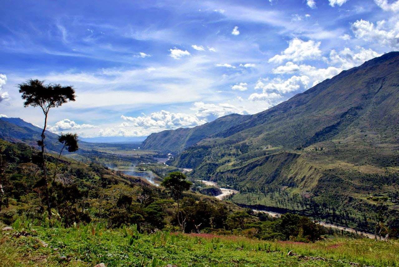 5 Destinasi Wisata Lembah Paling Indah Di Indonesia