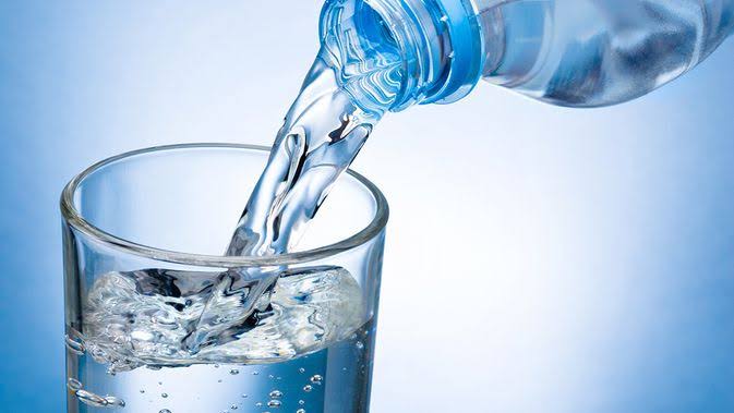8 Manfaat minum air putih